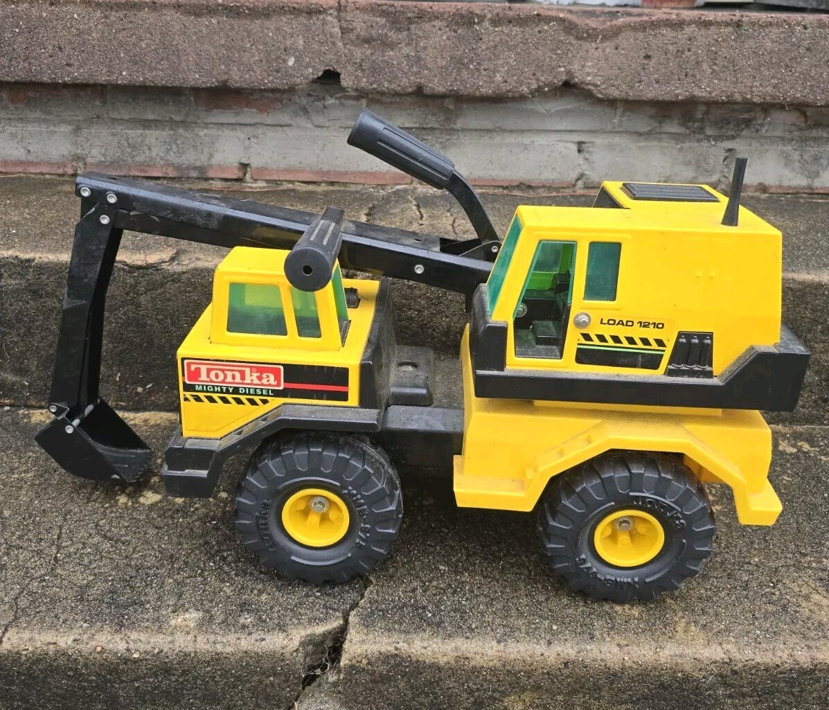 Tonka Mighty Diesel Excavator Backhoe Steel Truck Load 1210 3931-a XMB-975