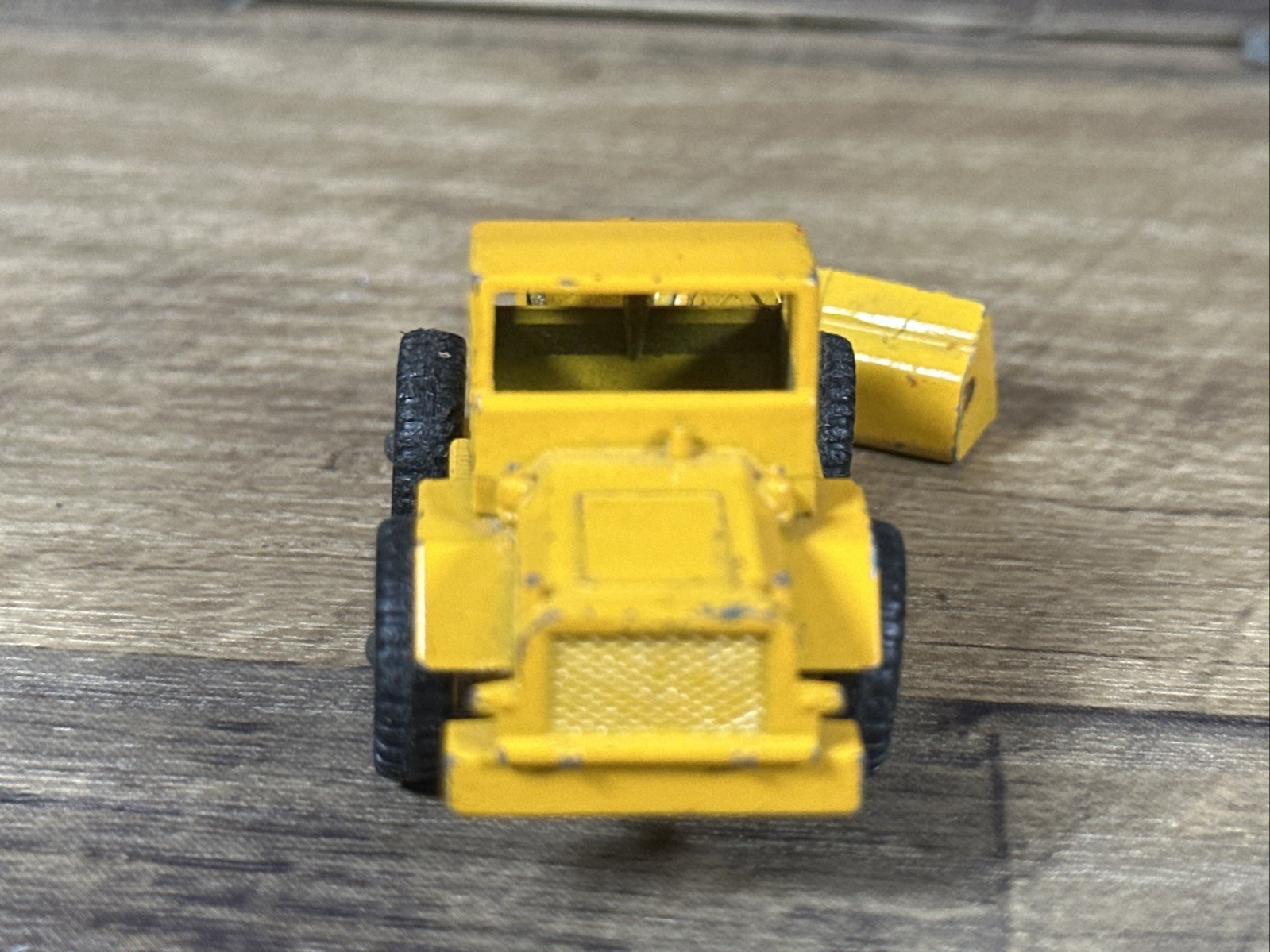 VINTAGE MATCHBOX LESNEY NO 69 TRACTOR SHOVEL DIE-CAST LOADER MADE IN ENGLAND
