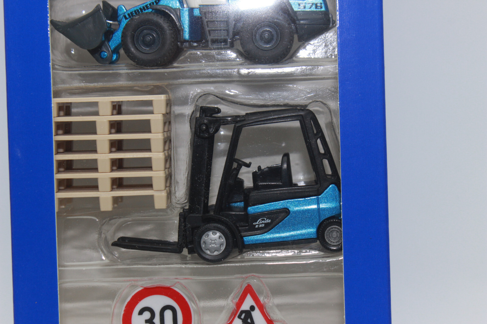 Siku 6336 Gift Set Construction Site Volvo FL Truck Loader Forklift NEW OVP
