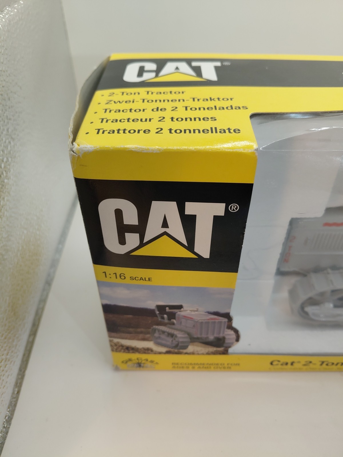 Vtg Cat 2-ton tractor 1:16 scale NIB by Norscot models, made in China 2001