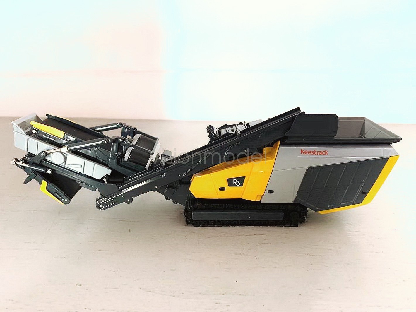 1/50 Scale For KEESTRACK Crusher DESTROYER R3 Diecast Collection IN BOX