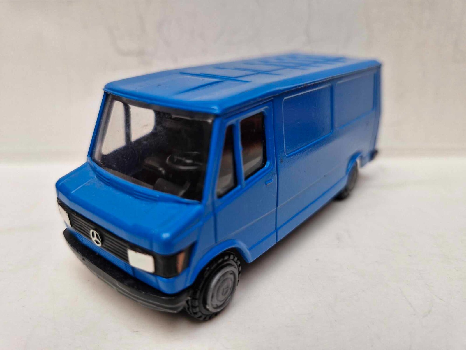 Vintage Conrad 1604 MERCEDES BENZ 208 310D LWB low roof van 1983-88 1:50 used un