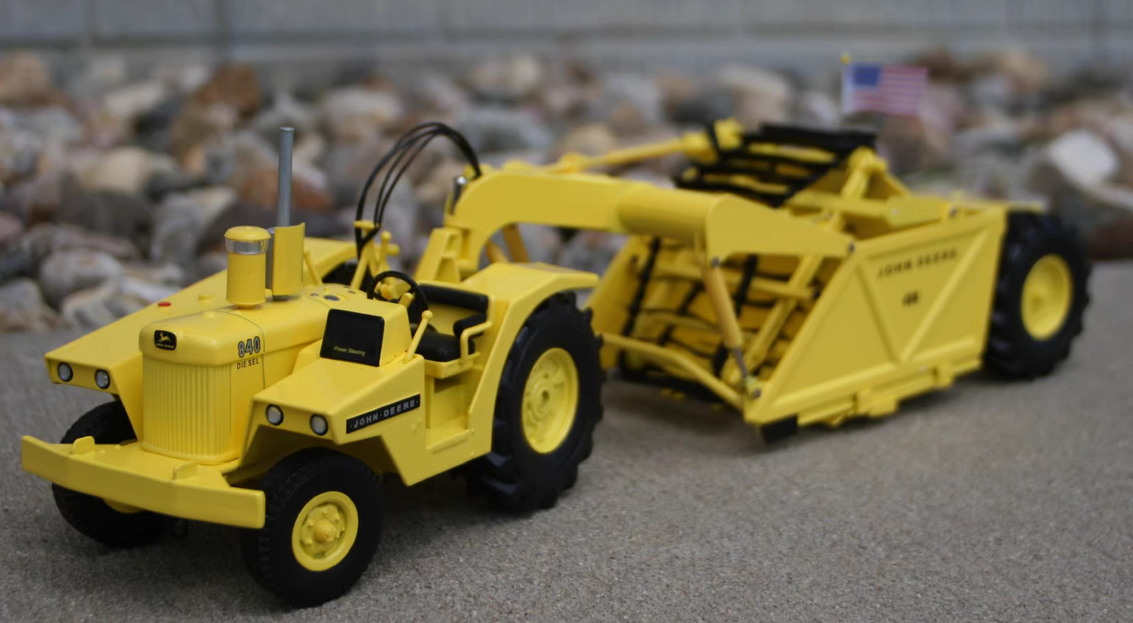 1:24 Scale John Deere 840 Diesel with 400 Scraper – Reuhl Model JD840/400 New