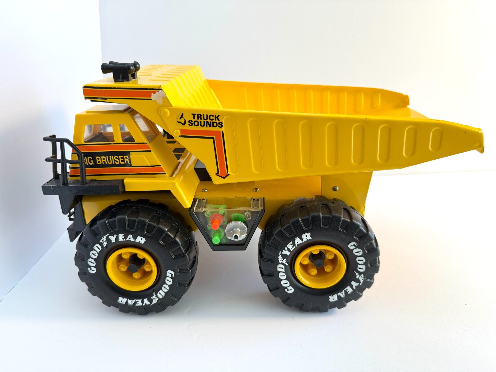 Vintage 1991 Buddy L Big Bruiser Stamped Steel Dump Truck Lights & Sound