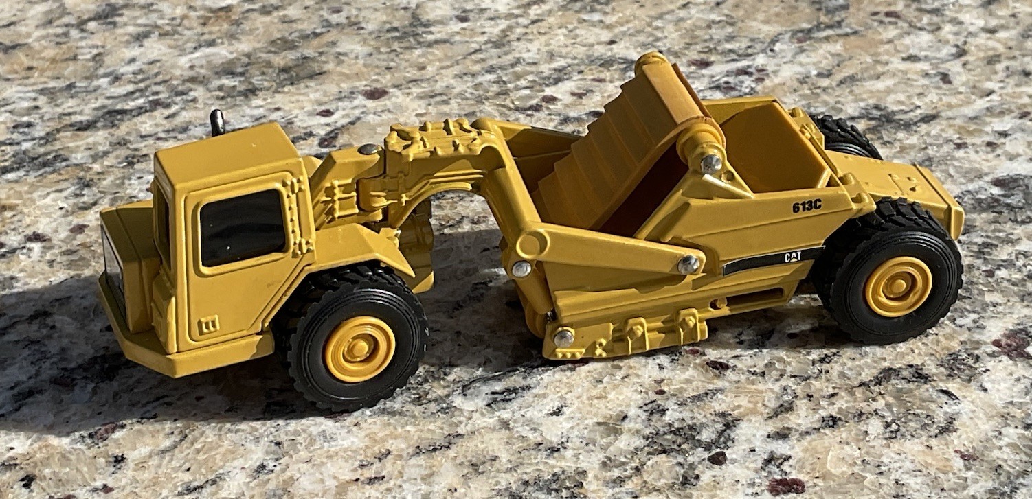 ERTL Caterpillar 613C Diecast Earth Mover Elevating Scraper Broken Belt Incl.