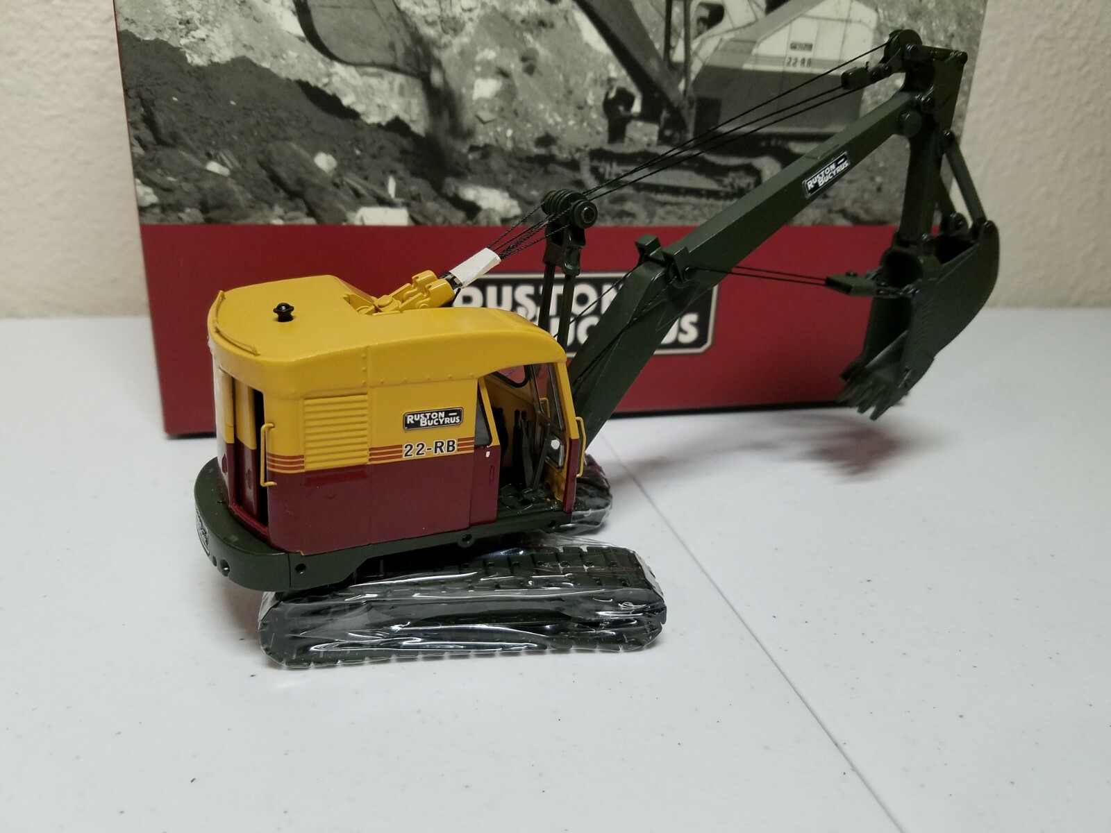 Ruston-Bucyrus 22-RB Cable Hoe with Metal Tracks – EMD 1:50 Scale #T002.1 New