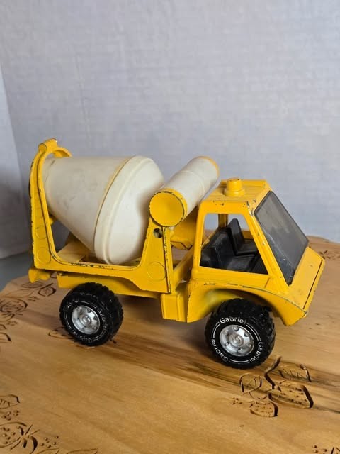 1975 Gabriel cast aluminum cement truck dumper