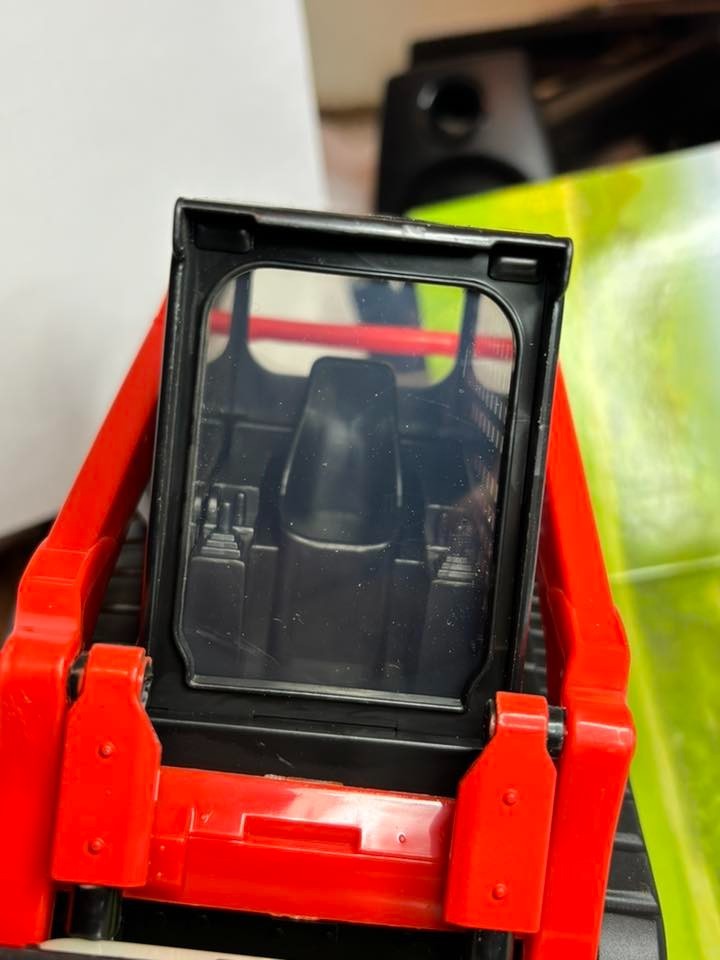 New-Ray Toys 1:18 Scale Kubota Compact Track Loader SVL90 33173