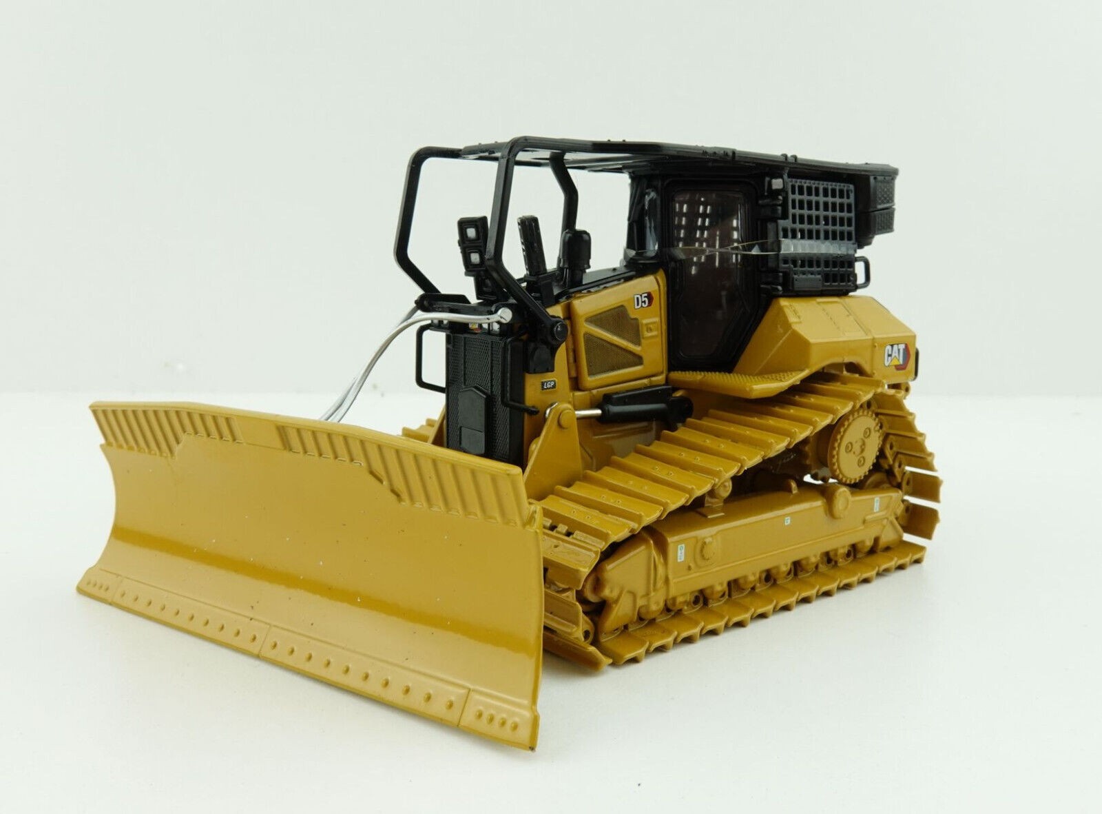 DIECAST MASTERS – Forestry Engine – Bulldozer CATERPILLAR D5 LGP – 1/50 – DCM…