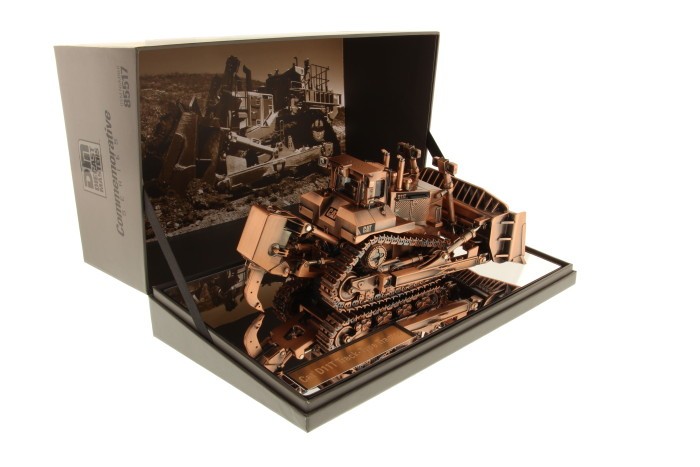 DIECAST MASTERS – Bull CATERPILLAR Copper Finish D11T – 1/50 – DCM85517