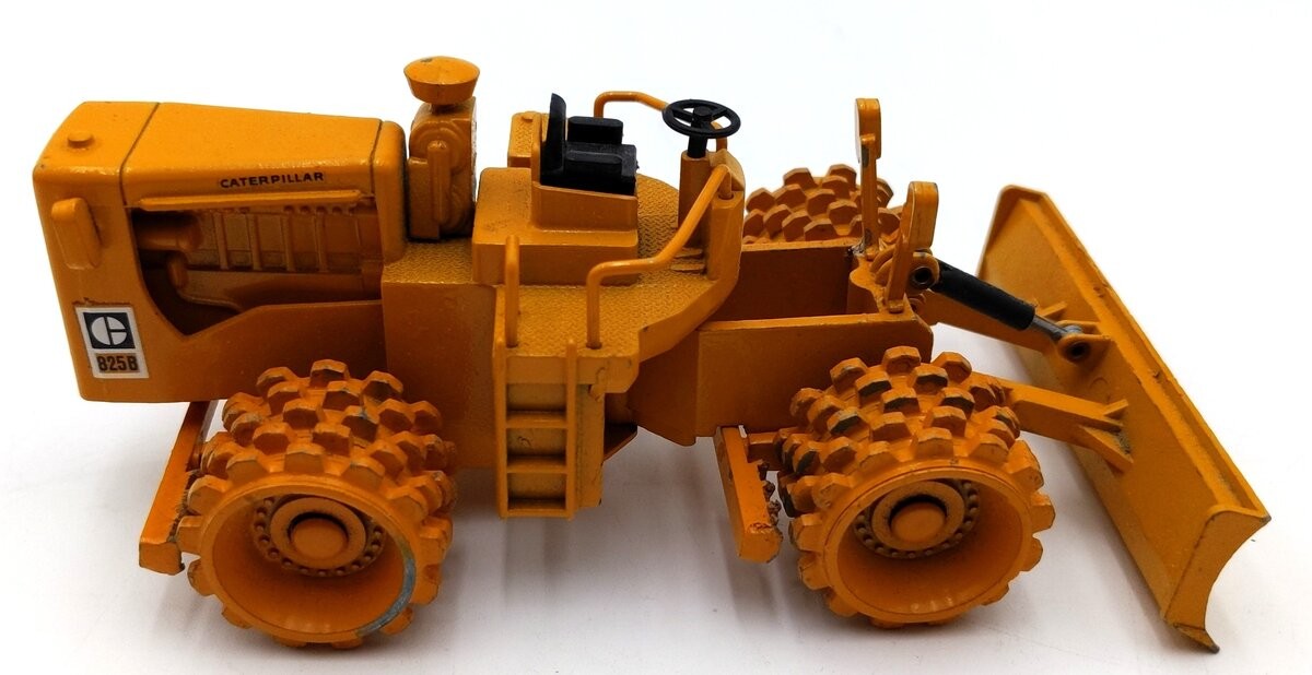 NZG 135 1:50 Scale Diecast Caterpillar 825 Compactor – Yellow/Box