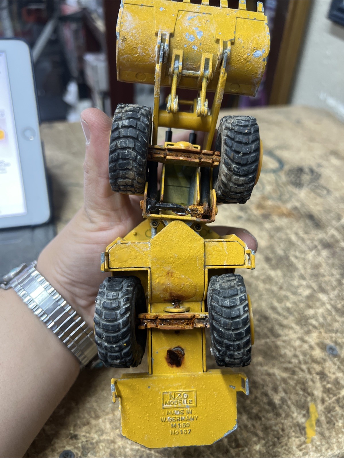 NZG No. 167 Radlader Cat 988 B Wheel Loader 1/50 Scale Die Cast Model