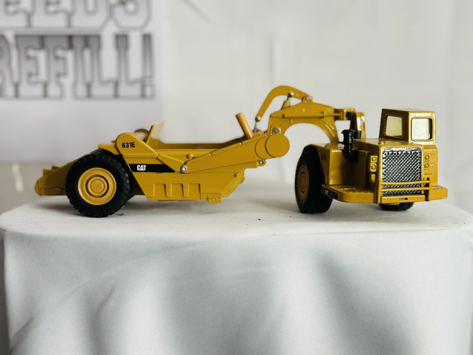 Ertl 1:50 Scale CAT CATERPILLAR 631E Scraper Diecast Metal