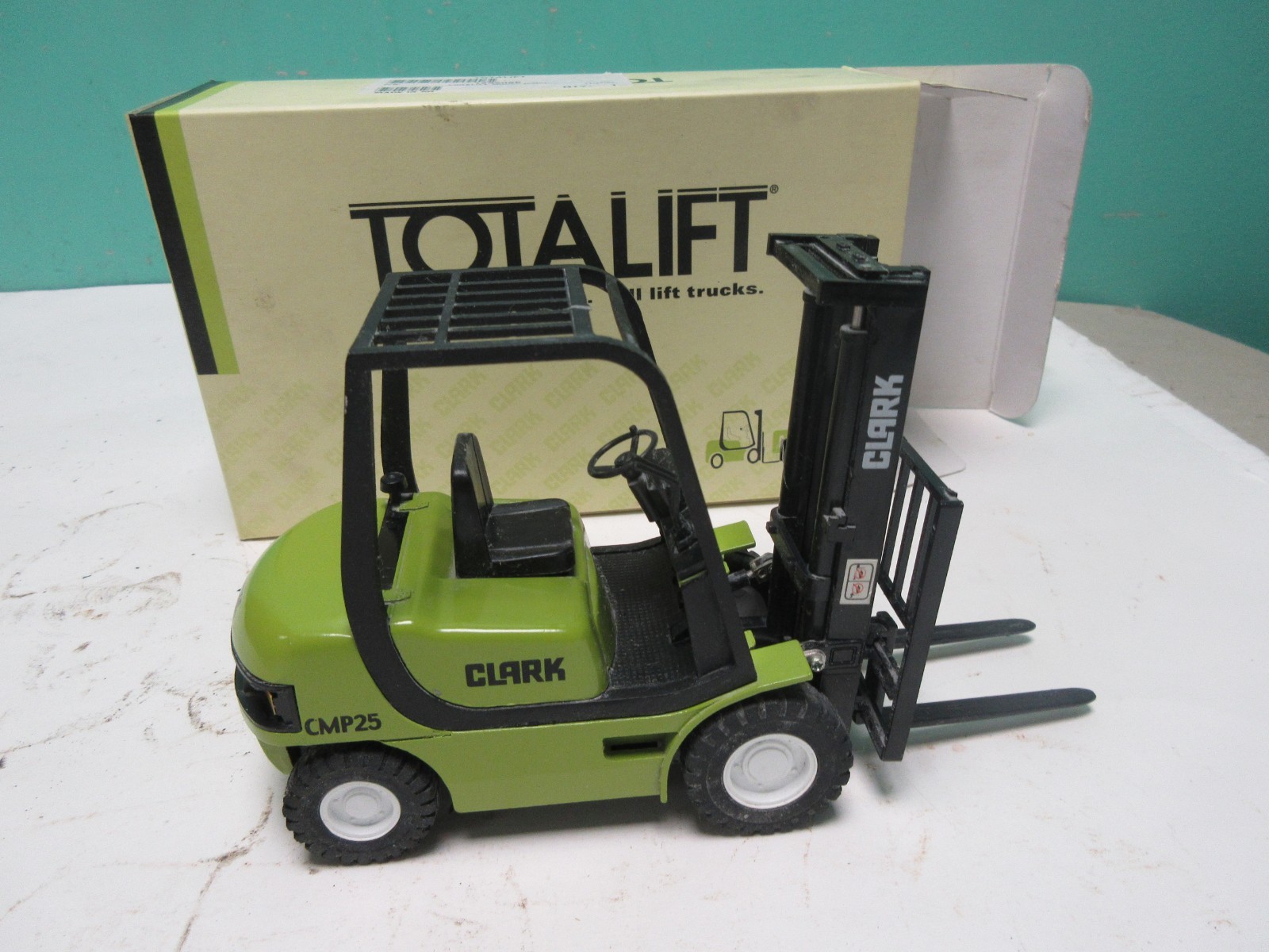 Clark TOTALIFT CMP25 Forklift 1:20 Scale Model Diecast Toy + Box Industrial