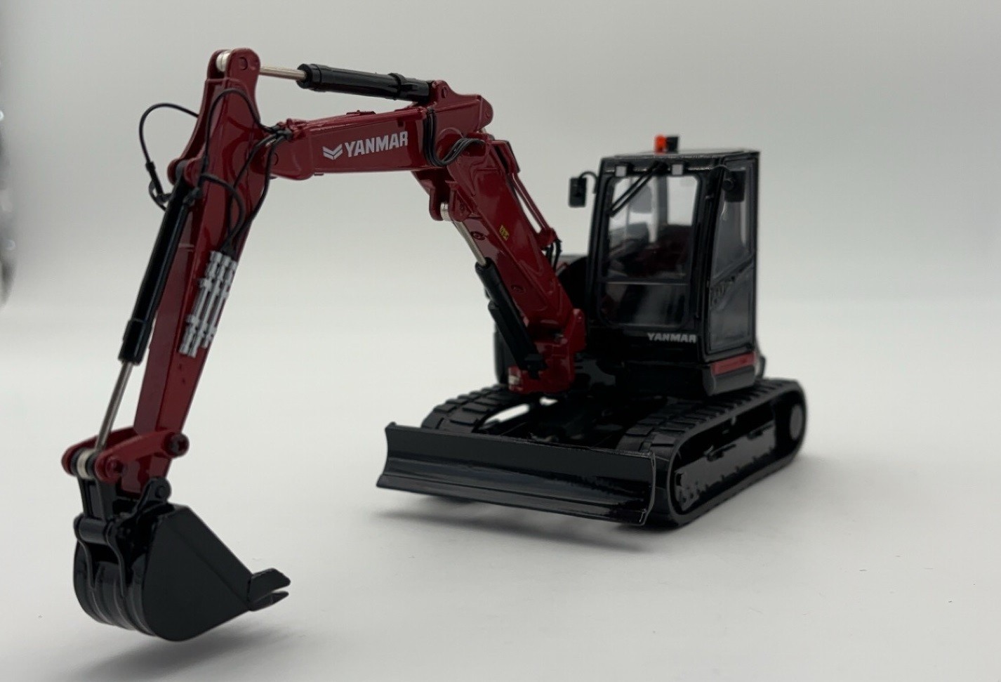ROS,YANMAR SV100 Mini Excavator Red, 1/32, ROS00236