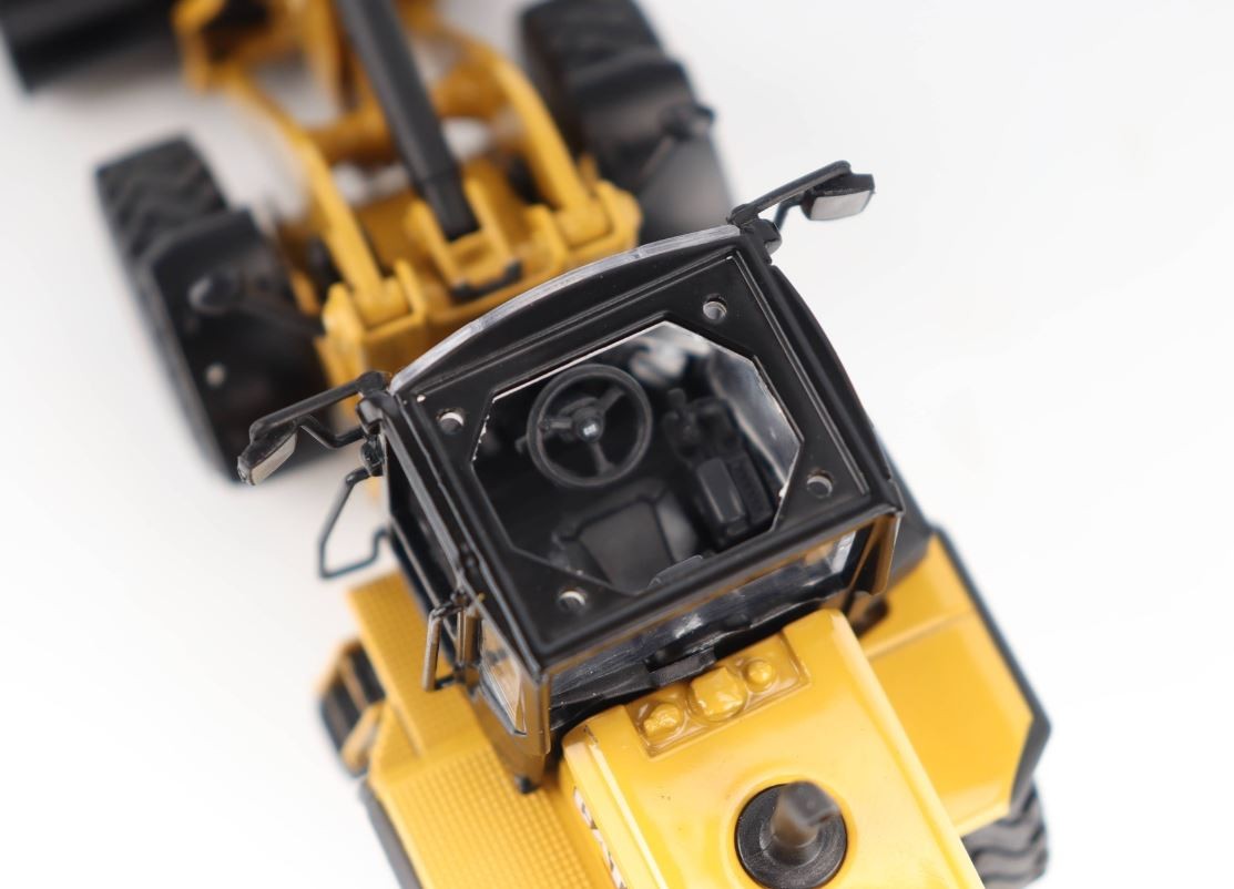 DIECAST MASTERS,CATERPILLAR 930 Wheel Loader, 1/50, DCM85779