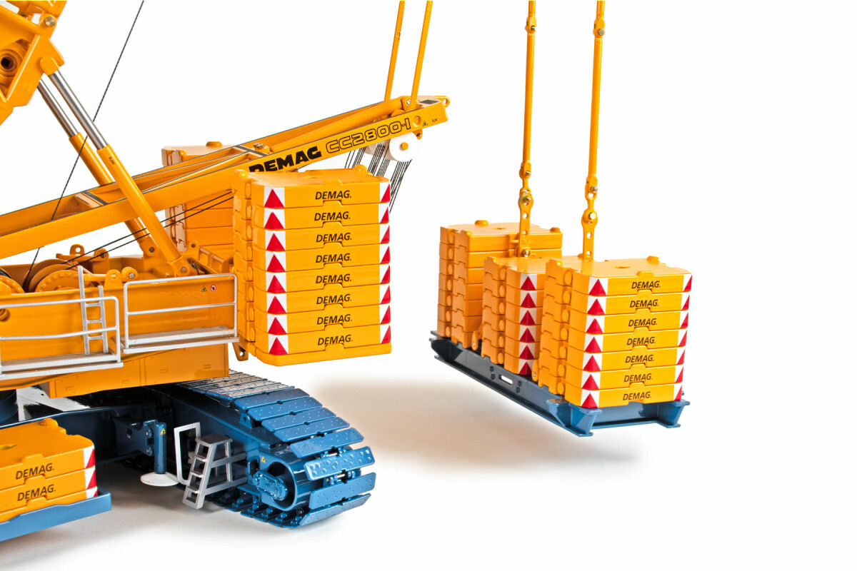 IMC 33-0198 Demag CC2800 1:50 Crawler Crane Model Yellow NEW In Box 14 kg