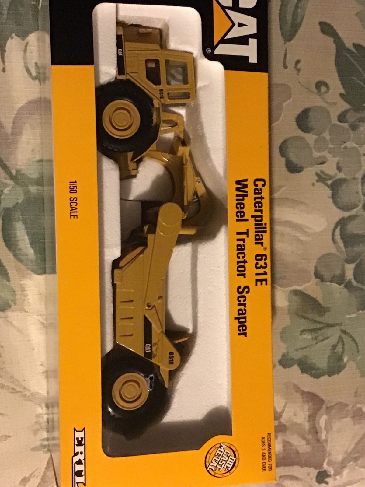Ertl Caterpillar 631E Wheeled Tractor Scraper 1/50 Scale