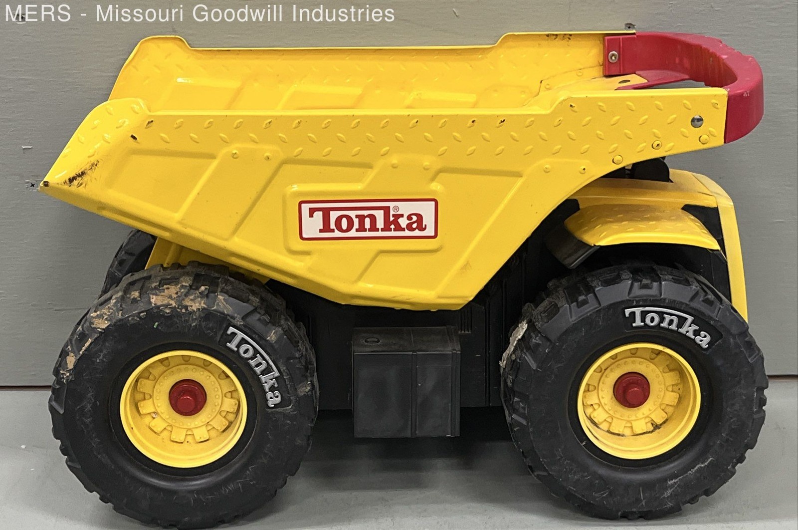 Tonka Mighty Dump Truck Yellow Steel Construction Toy Vehicle Large Scale