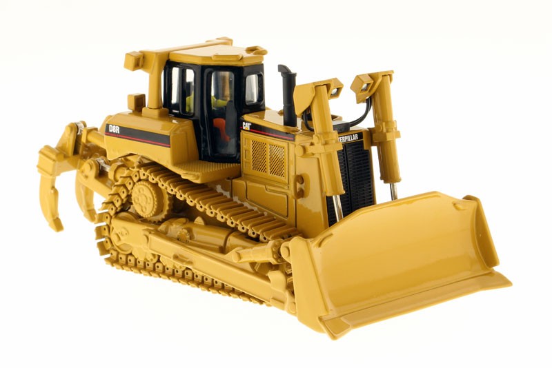 DIECAST MASTERS – CATERPILLAR D8R Ripper Equipped Accompanied Figure…