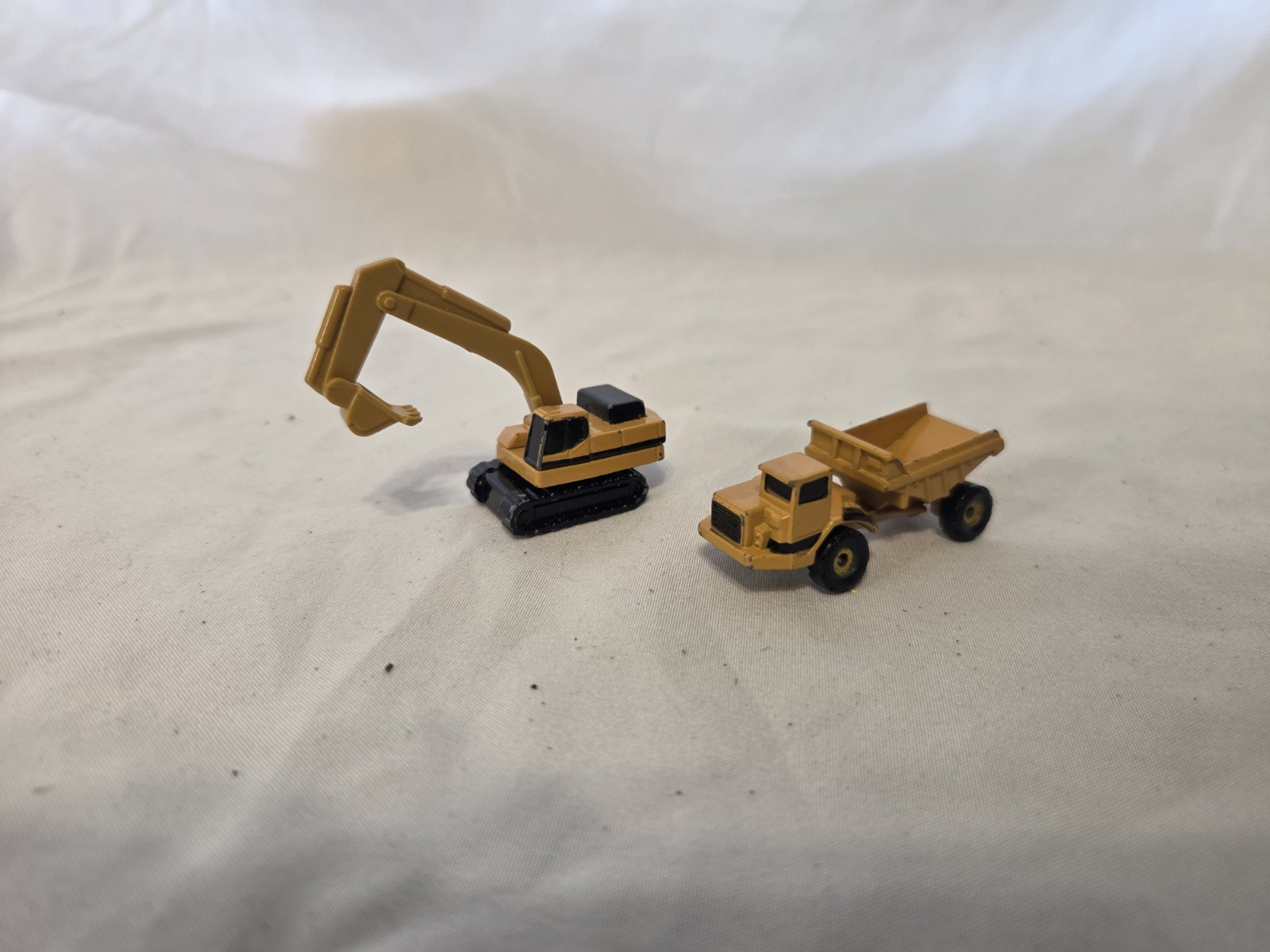 ERTL Co. – Construction Equip. Vehicles – Lot of 2 – Die Cast 1:64