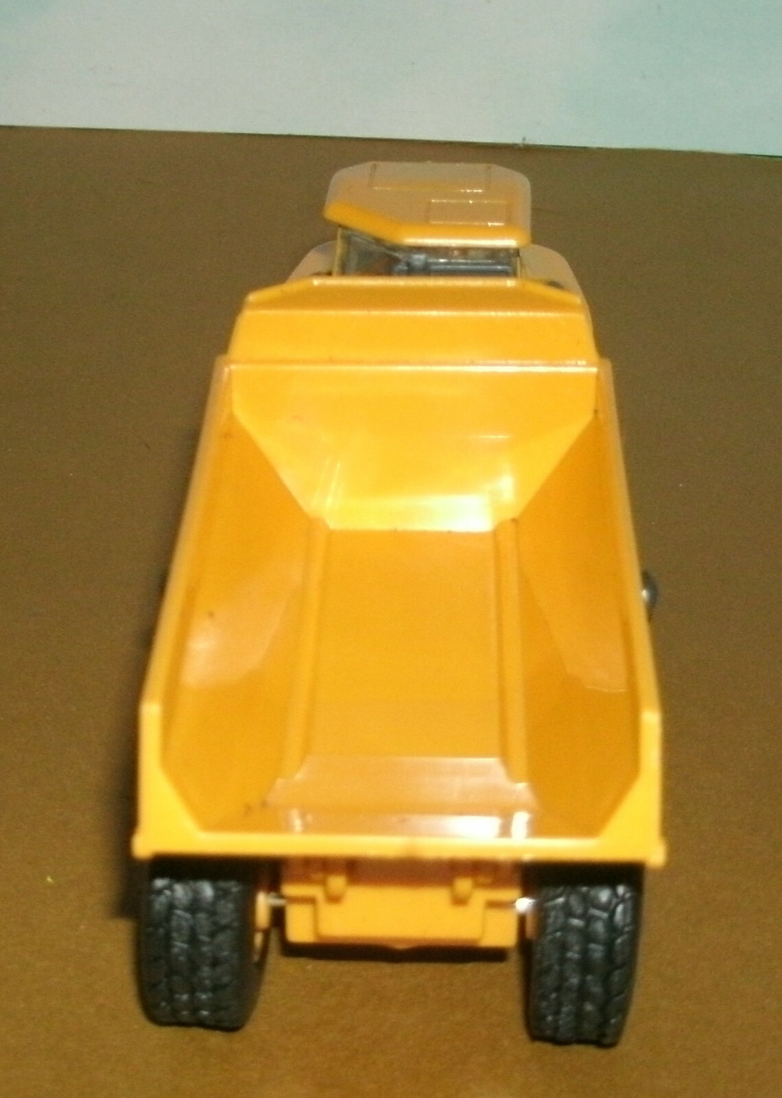 1/72 Scale Volvo A25G Articulated Hauler Dump Truck Plastic Toy (5.5″) New-Ray