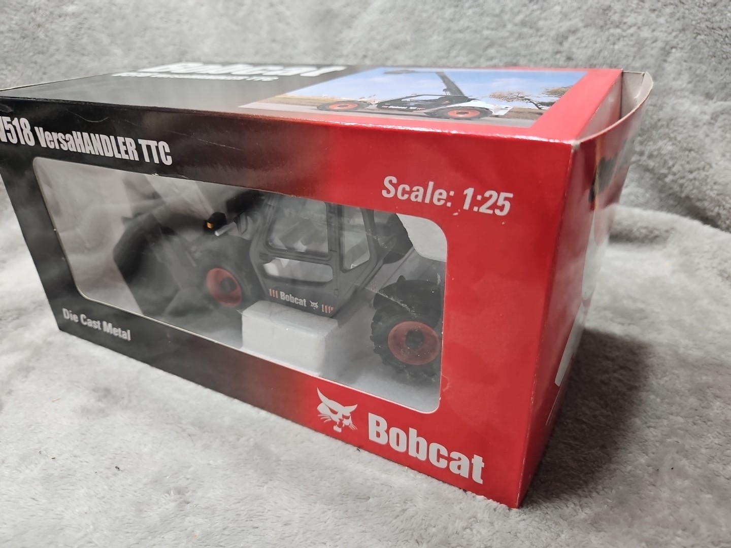 Bobcat V518 Versahandler TTC 1:25 Scale Diecast Model 6901258