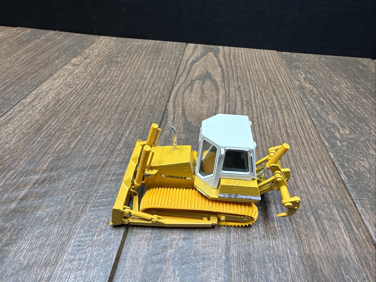 LIEBHERR PR 722 THE CRAWLER TRACTOR DIECAST CONRAD MODEL NO 2803