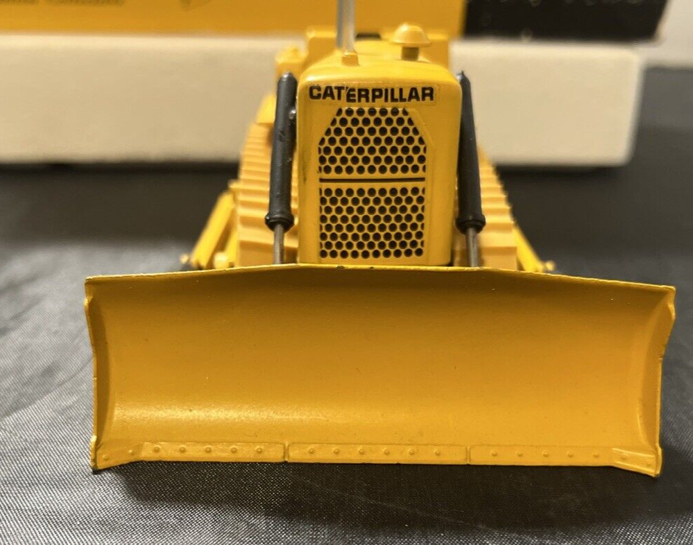 Caterpillar Cat D9G Dozer Ripper Conrad 1:50 Launch Edition