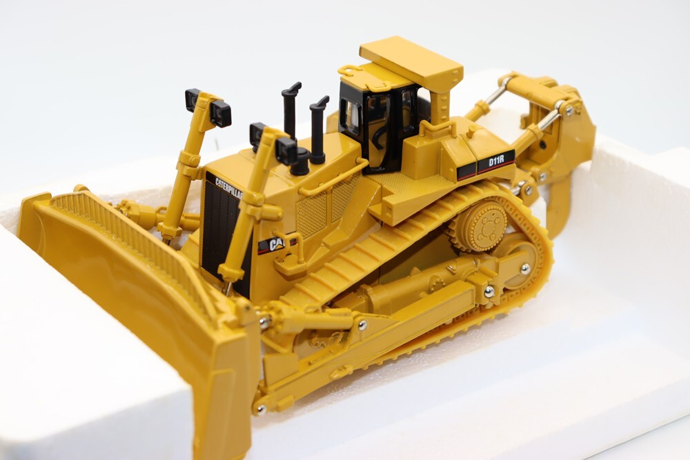 Norscot CATERPILLAR 1/50 Cat D11R Track-Type Tractor For Collection Gift