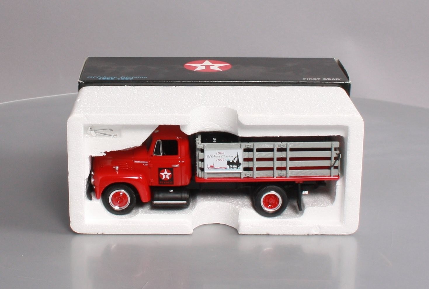 First Gear 18-2300 1:34 Scale DieCast Texaco ’57 International R-190 Stake Truck