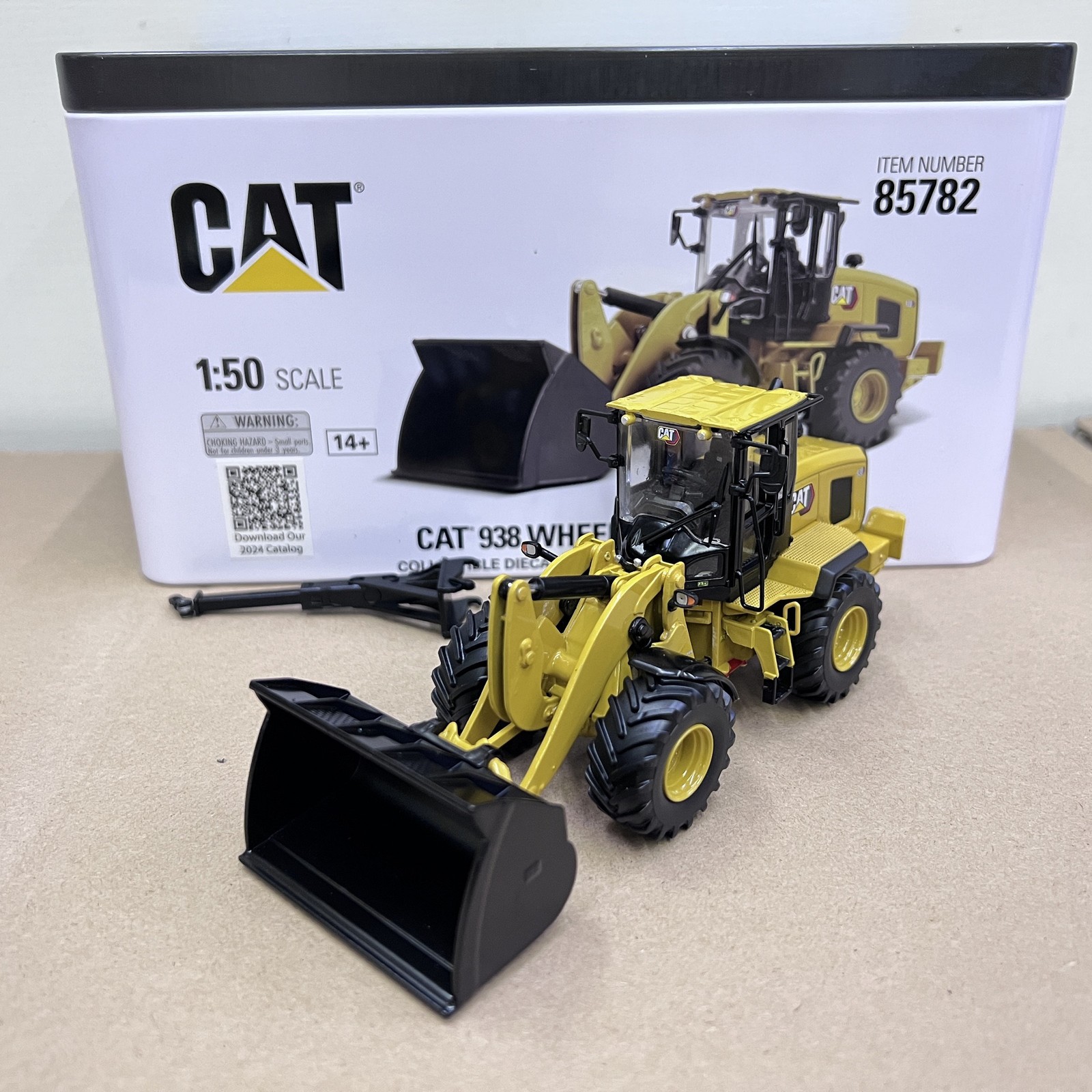 DM 1:50 CAT 938 Caterpillar Wheel Loader Alloy Engineering Forklift Model 85782