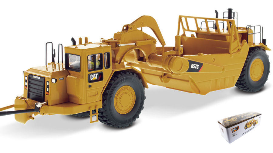 Diecast Model Master CAT 657G Wheel Tractor Scraper 1:50 Tractor Diecast