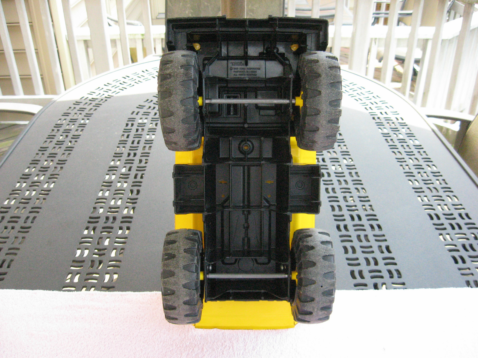 1993 TONKA NO. 768 MIGHTY DUMP TRUCK 16″ LENGTH~ PRESSED-STEEL