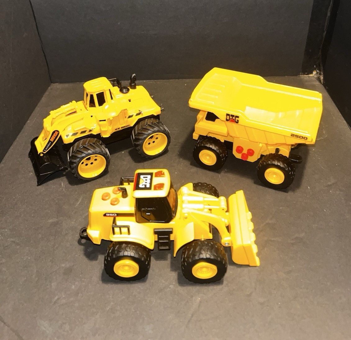 CAT 1:64 Construction Vehicle Lot Dump Truck Front Loader Bulldozer Yellow/Black