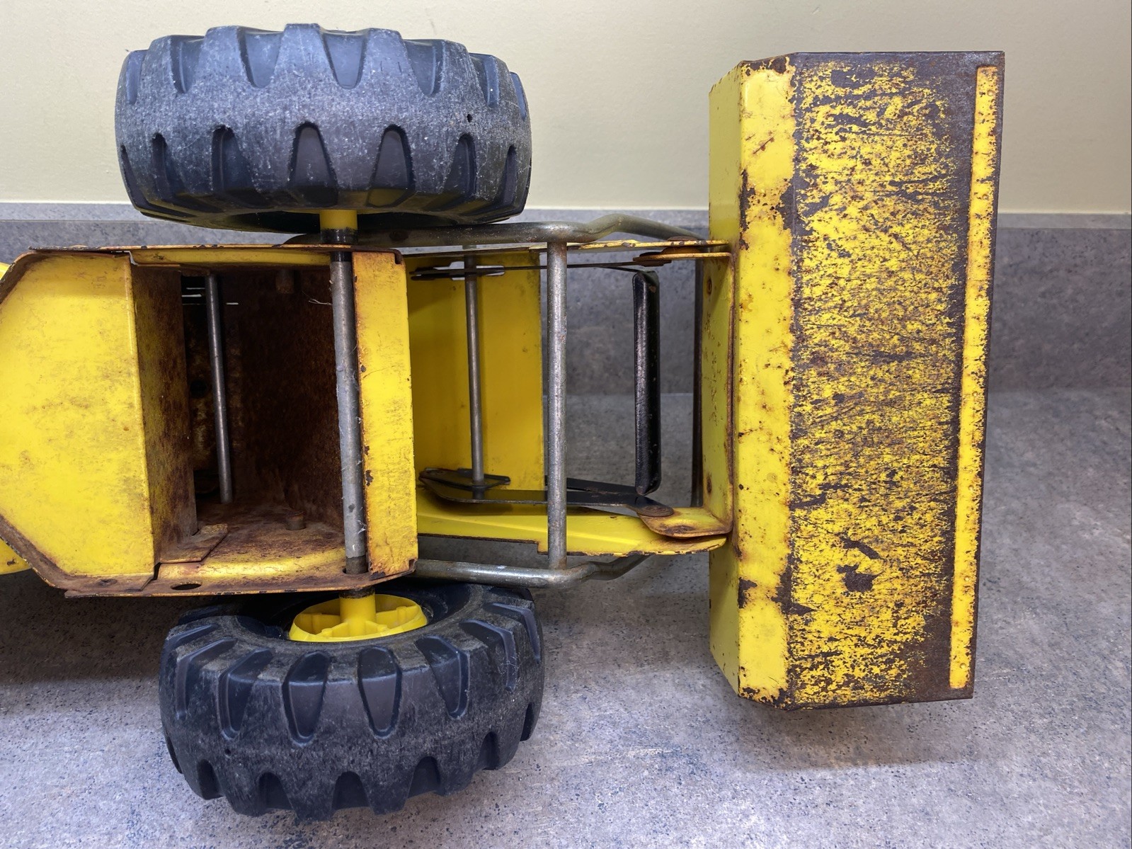 Vtg Tonka Front Loader Bulldozer Yellow Pressed Steel XMB-975 1970s