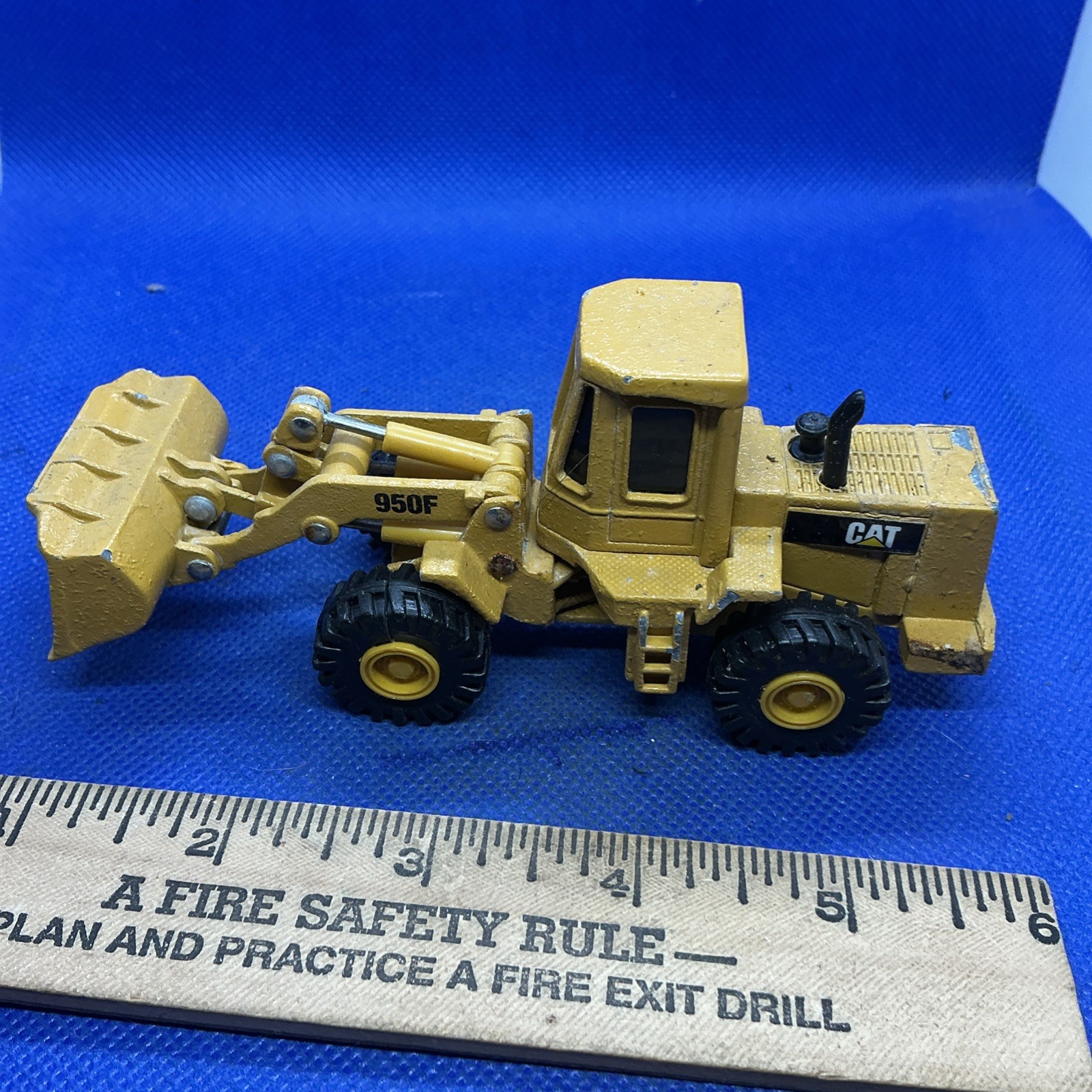 Vintage ETRL 1998 CAT 950F Wheel Loader 1:64 Scale Die Cast GC