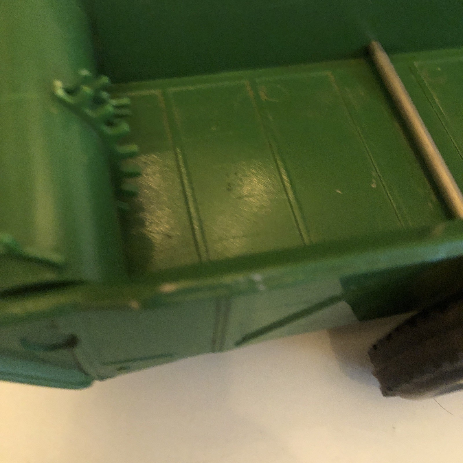 Vintage 1974 Ertl 1:16 Scale John Deere Manure Spreader, 14″ Long, Used