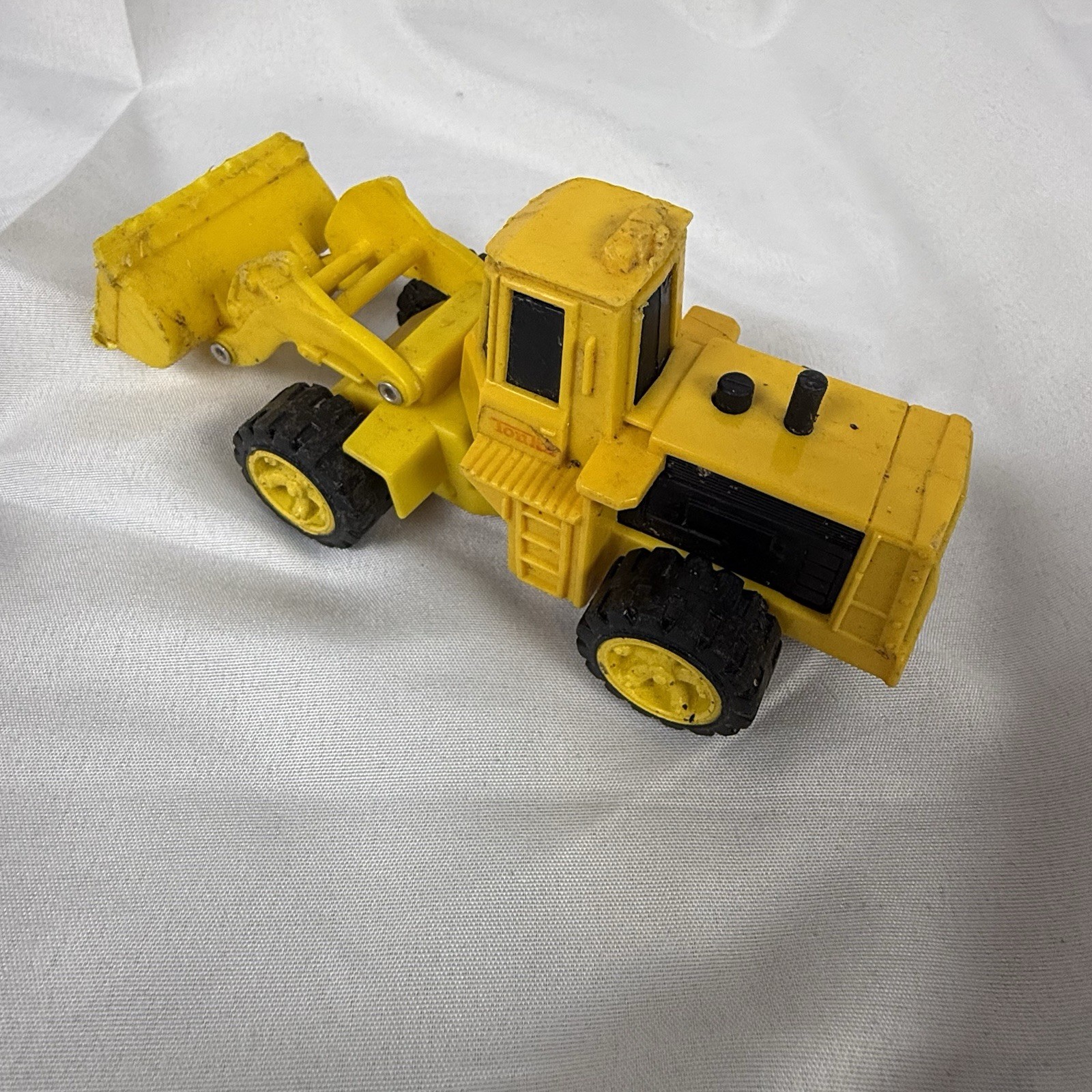 Tonka 1990 Front End Loader 1:64 Scale With Moving Loader Bucket NICE!