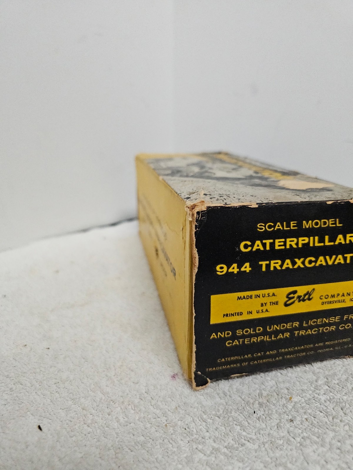 Vintage 1960s ERTL Caterpillar 944 Traxcavator 1:24 Diecast Loader w/ Box EUC