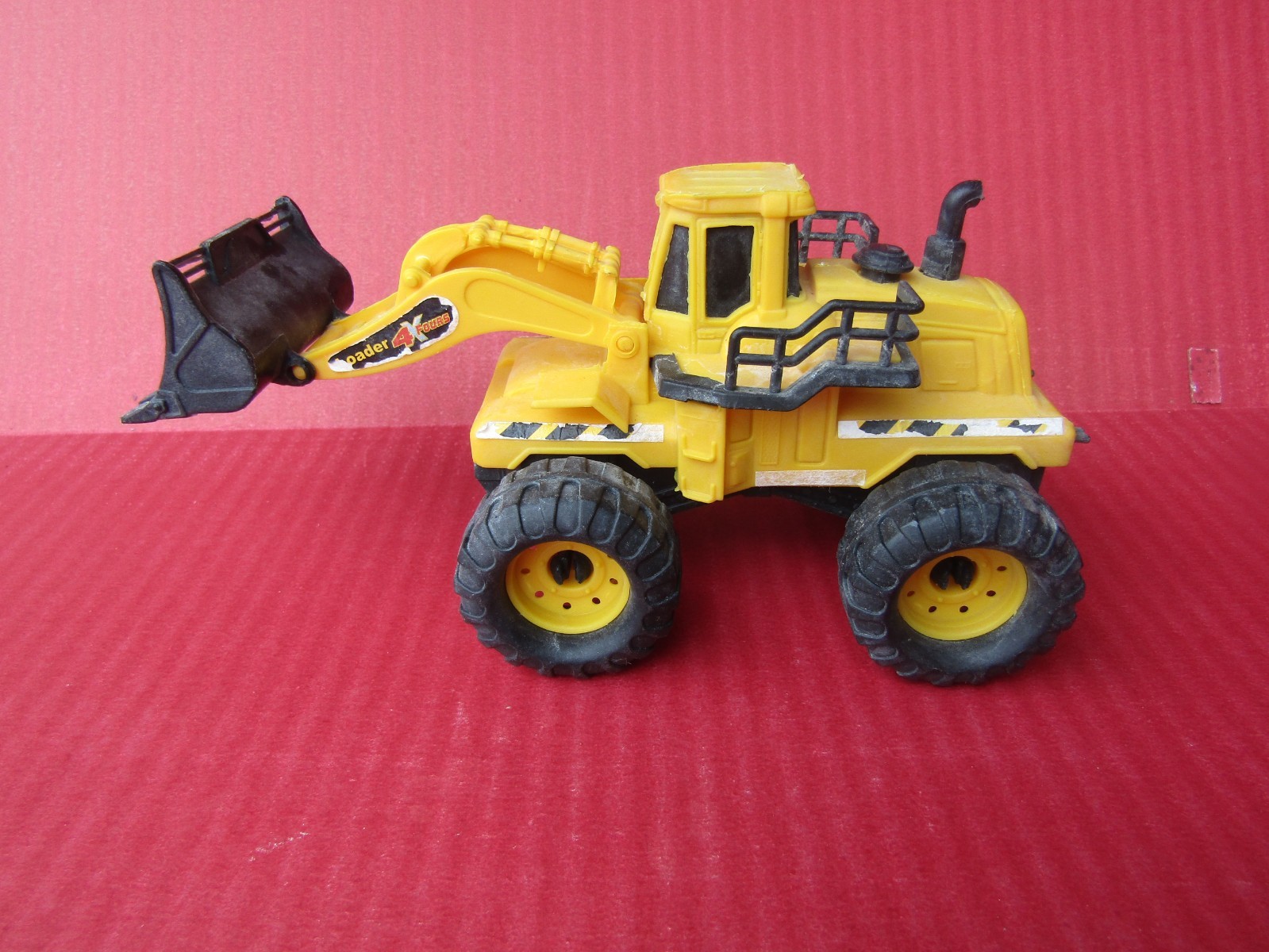 NEW BRIGHT PAYLOADER BUCKET Toy Plastic 6″ x 3″ Wheel Loader Tractor Light