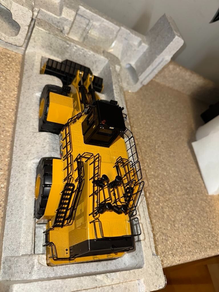 1:50 Scale Tonkin TR10008 Die-Cast CAT 994H Wheel Loader Construction Vehicle