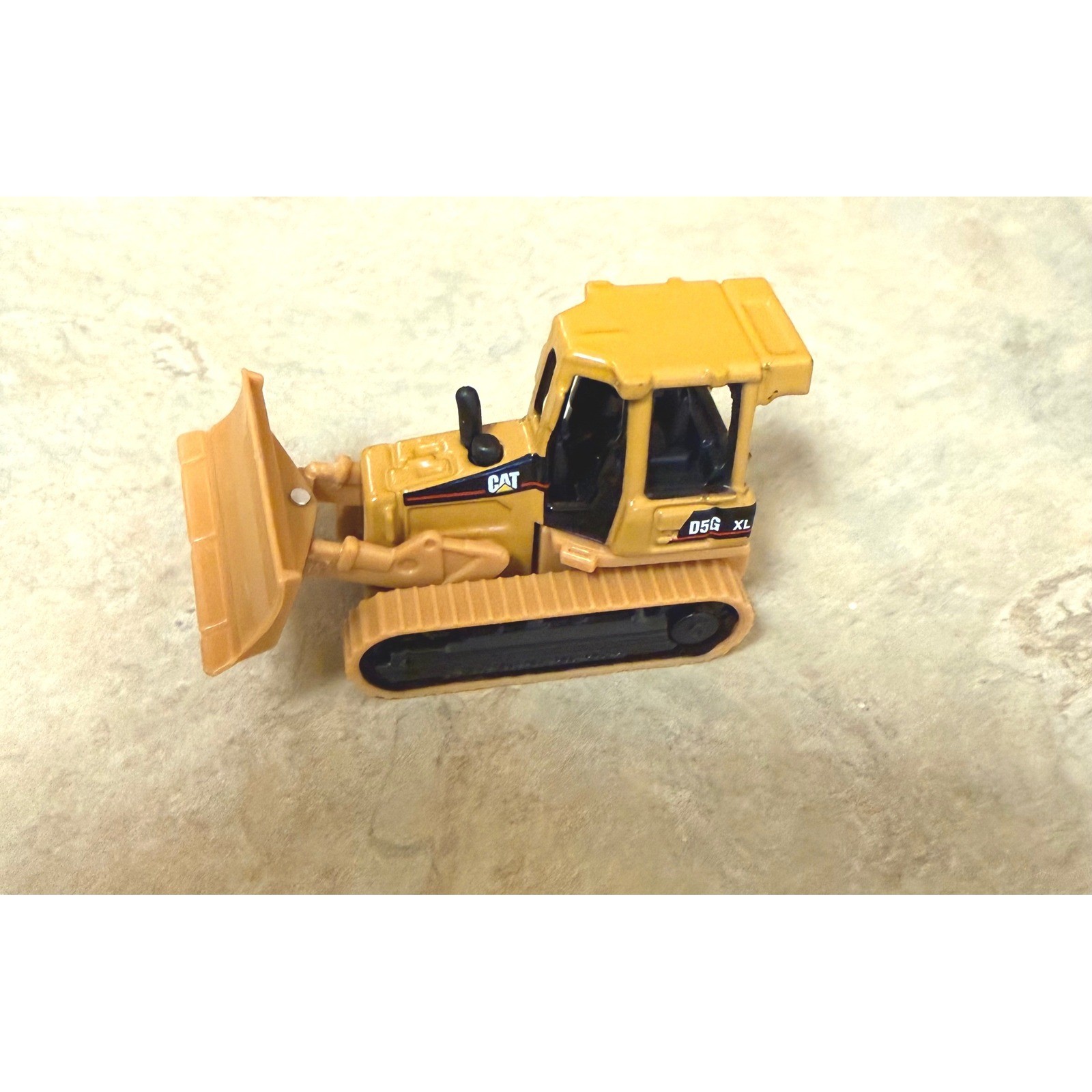 CAT D5G XL Bulldozer Toy Diecast Construction Vehicle Caterpillar DM Mini