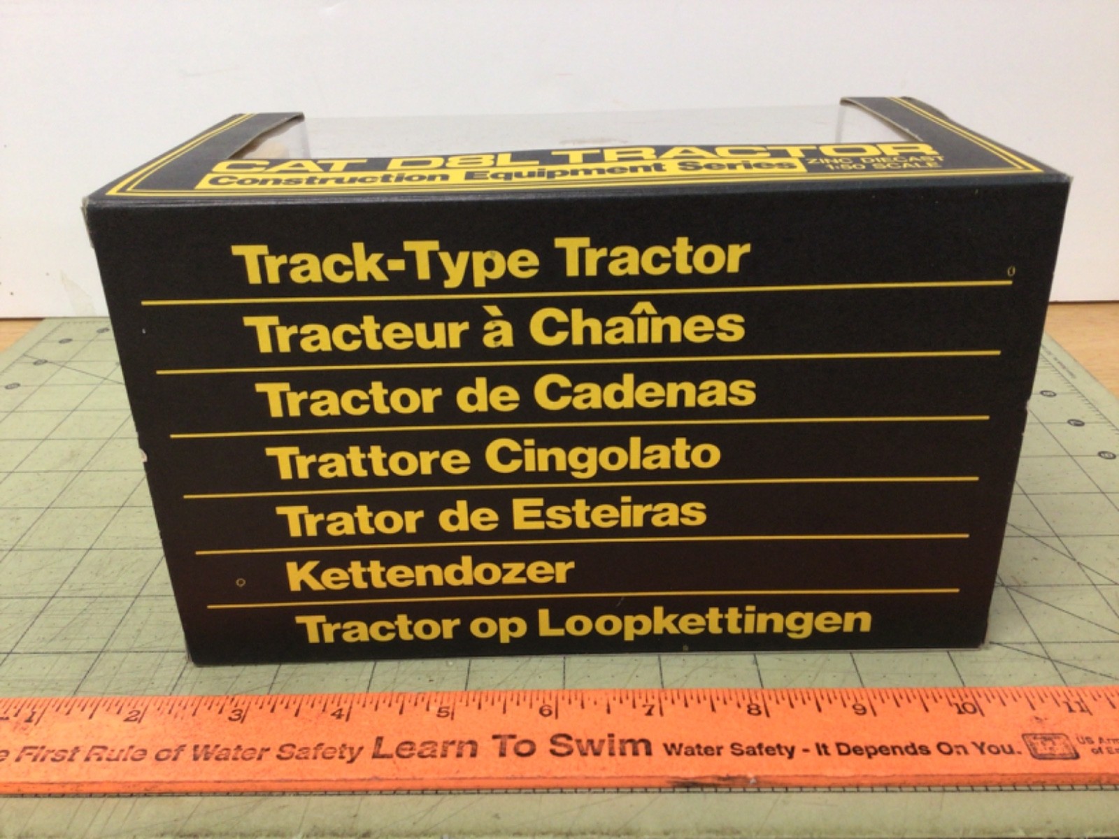 1:50 CAT D8L tractor dozer with ripper by NZG NIB stock #231962 READ
