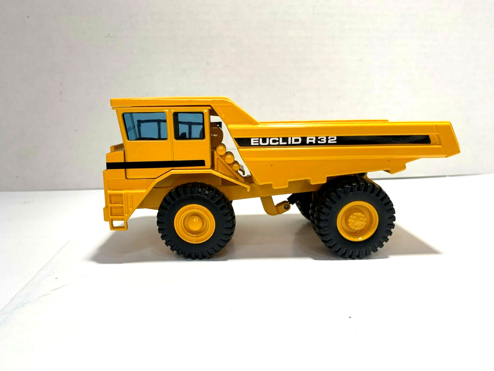 Joal Compact Euclid R32 Dump Truck Die-Cast Scale 1:50
