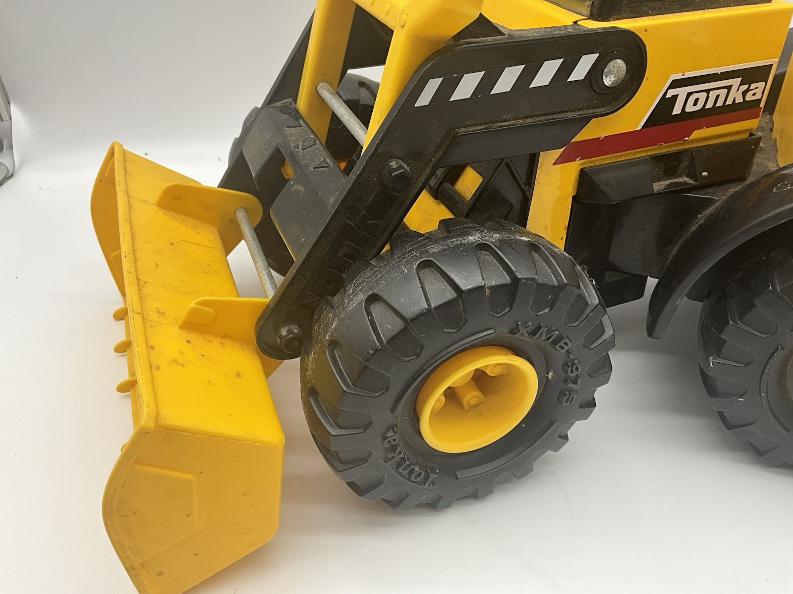 Tonka 952 Construction Front End Loader Excavator Metal & Plastic 18″ Long