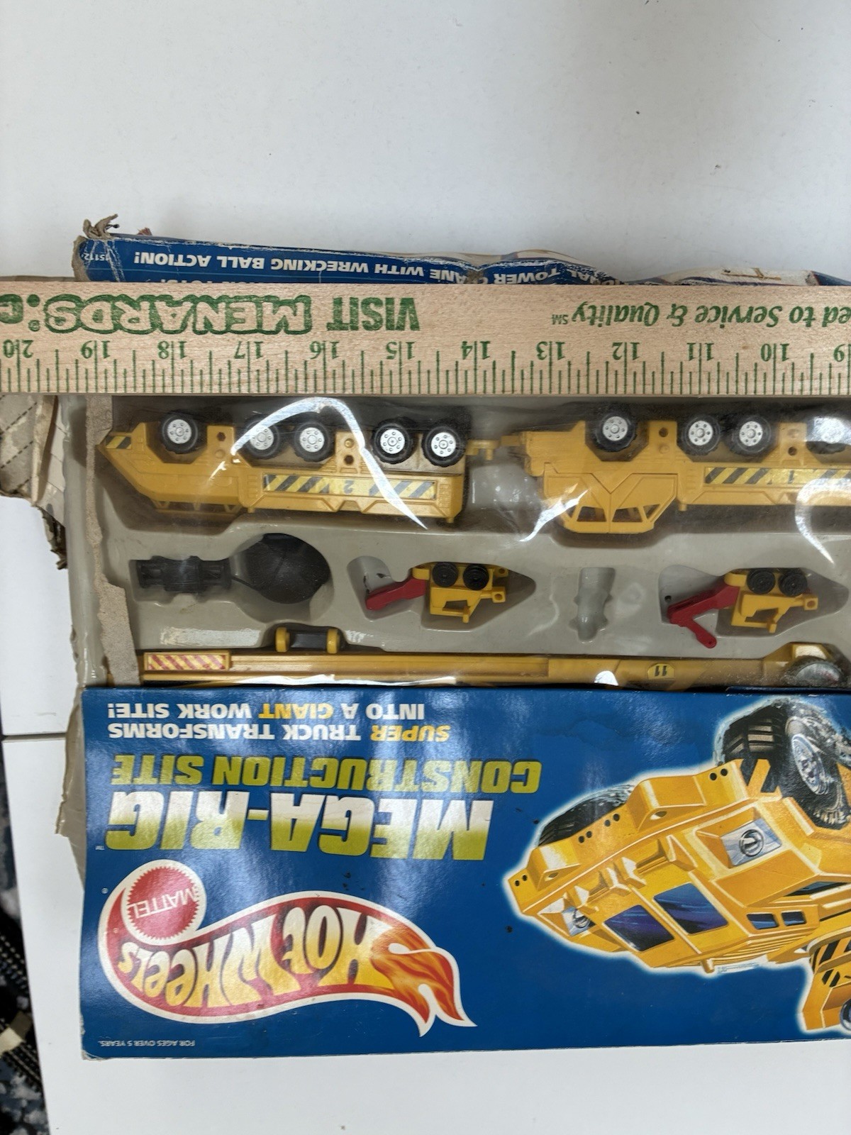 1996 Hot Wheels Mega-Rig In Box Construction Crane Machines Truck Play Set