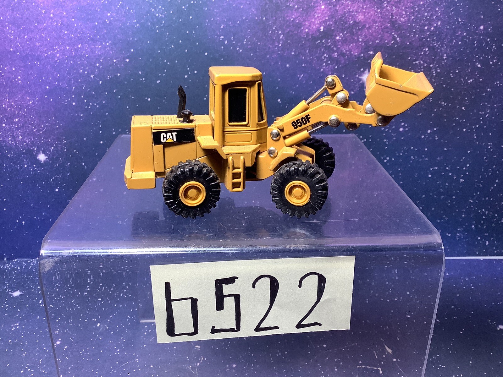 ERTL CATERPILLAR # 950F wheel loa 6thder 1/64 scale, no box, new