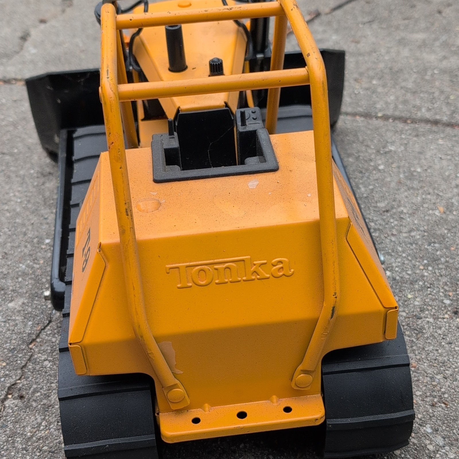 Tonka Mighty Tonka T-9 Tracked Dozer Bulldozer Construction Toy Yellow/Black