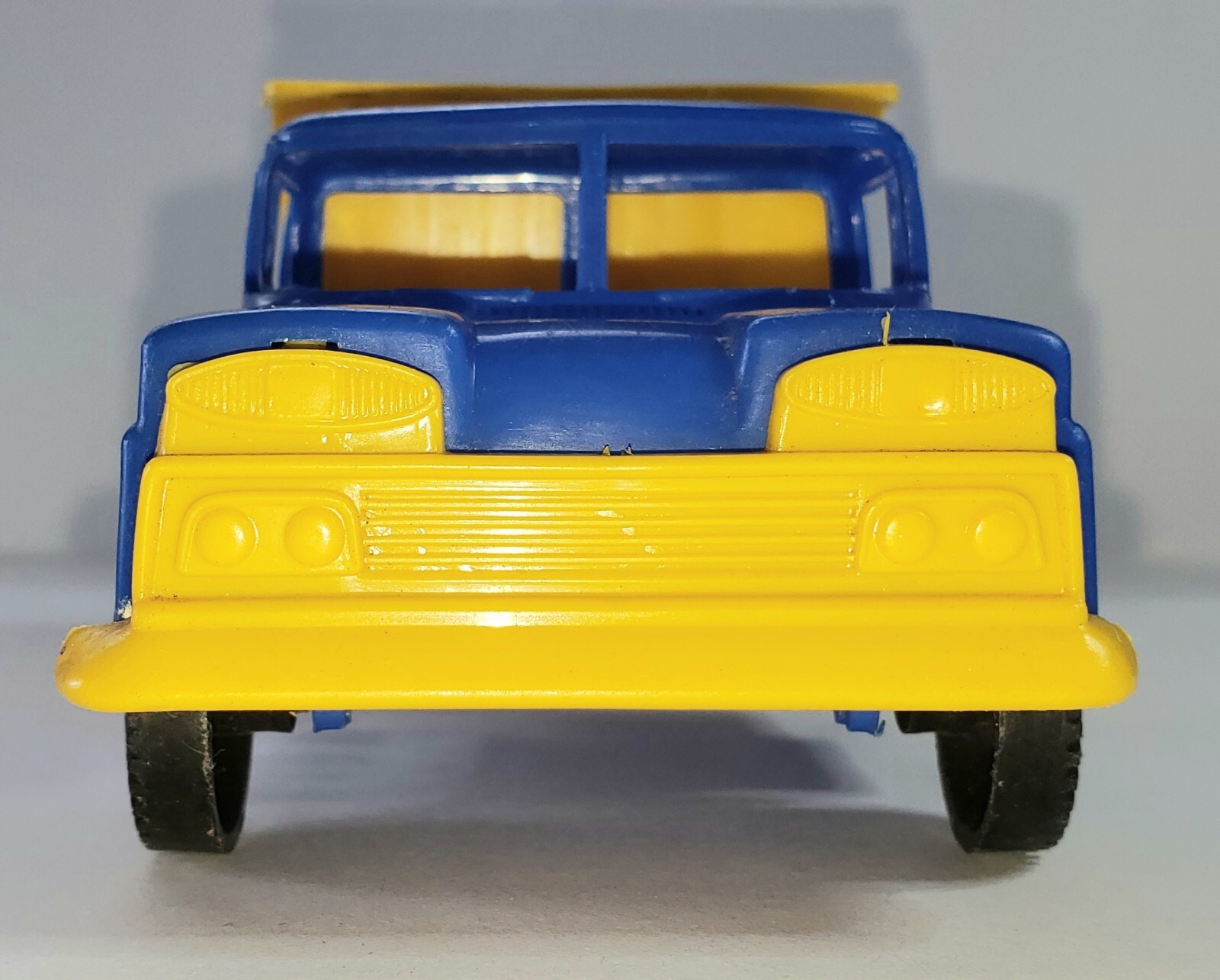 Vintage Plastic Dump Truck Made in Canada 6″ Long Played Wear Unbranded